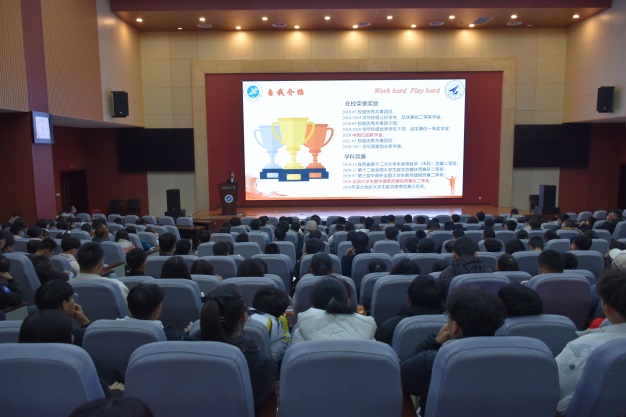 说明: G:\2019级\团委学生会资料\优秀学子论坛\第二期\2021.11.24优秀学子论坛第二期\DSC_1164.JPG